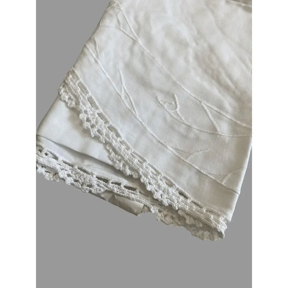 NWT Vintage Hand Made White Lace Topper 
